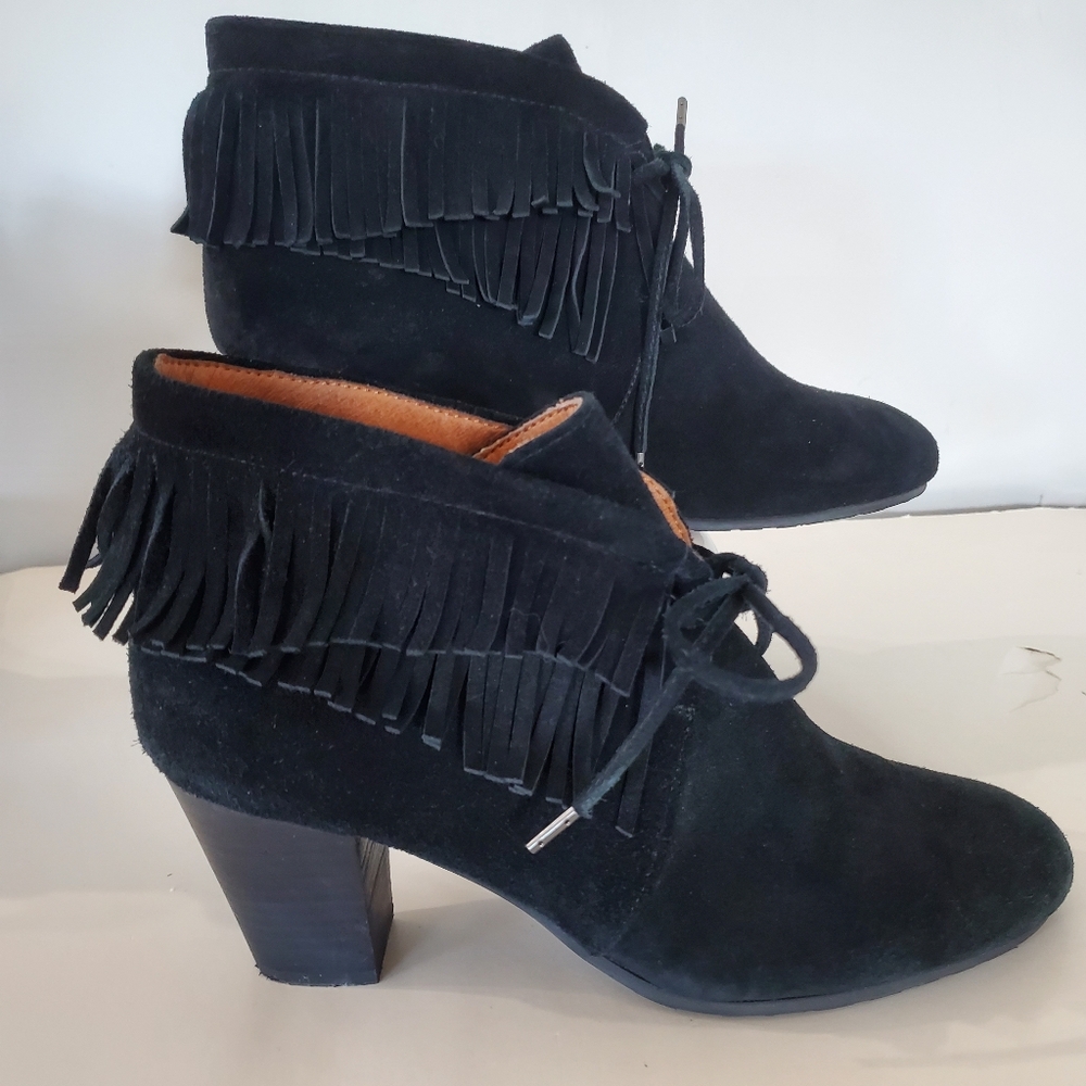 GENTLE SOULS Bettie 8.5 Black Suede Leather Fringe Bootie Z4774 Lace Up Western